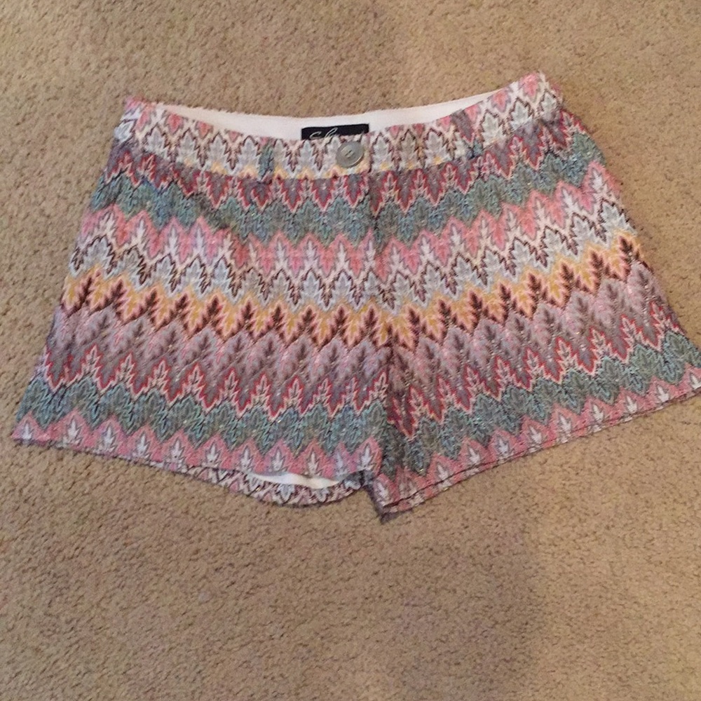 Woven pattern shorts